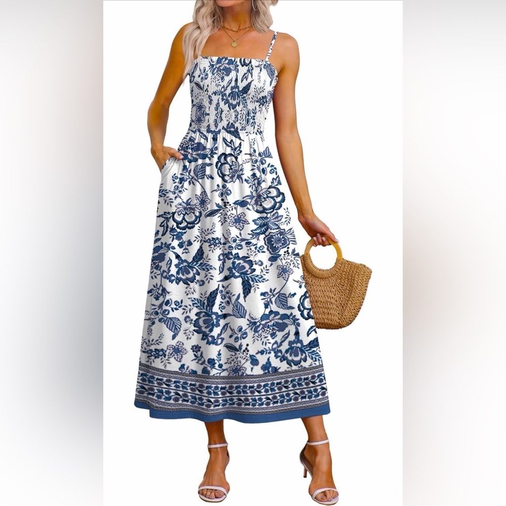 🆕Spaghetti Strap Maxi Dresses Smocked with Pockets